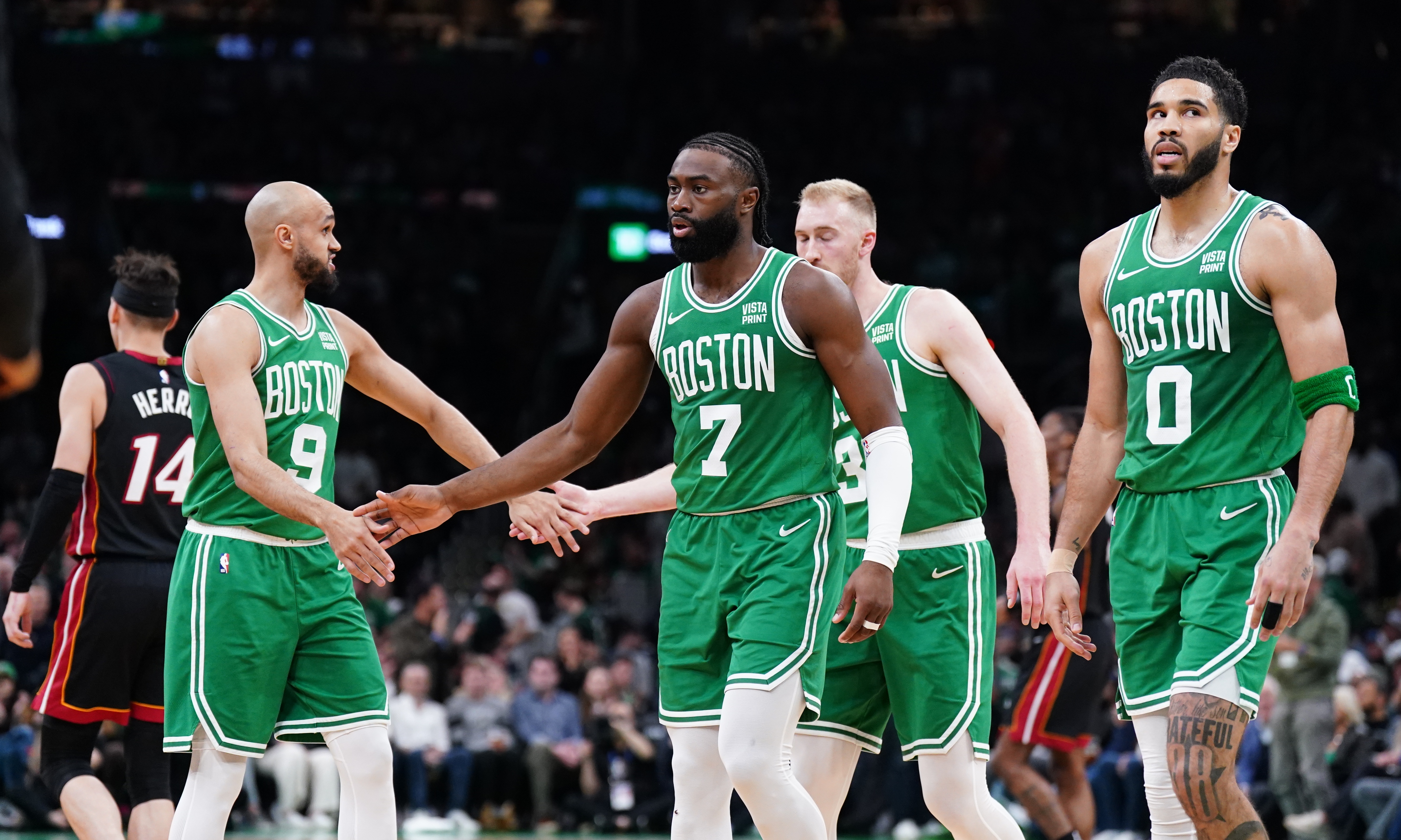 美記:綠軍61億的成交額為NBA未來球隊擴張?zhí)峁┝诵碌墓乐祬⒖?></a>
<div id=